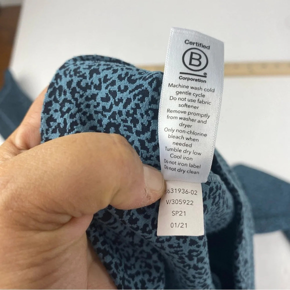 Athleta Womens Small Salutation Stash II Textured Blue Cheetah Print Leggings - Picture 8 of 9